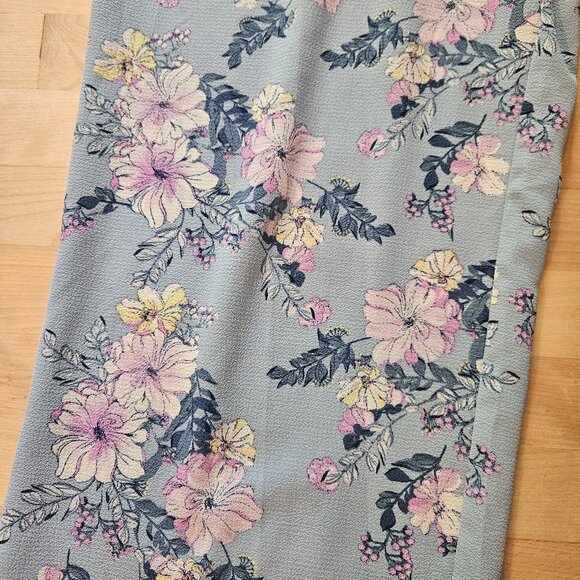 Cute light blue floral jumpsuit - Picture 4 of 6